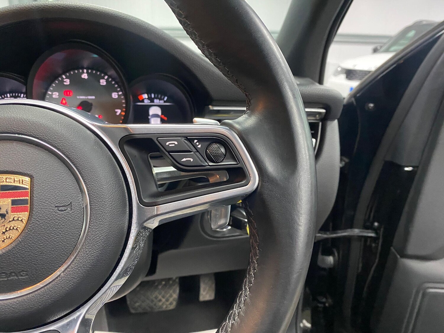 Used Porsche Macan 2019 for sale - 76942350: Photo 49