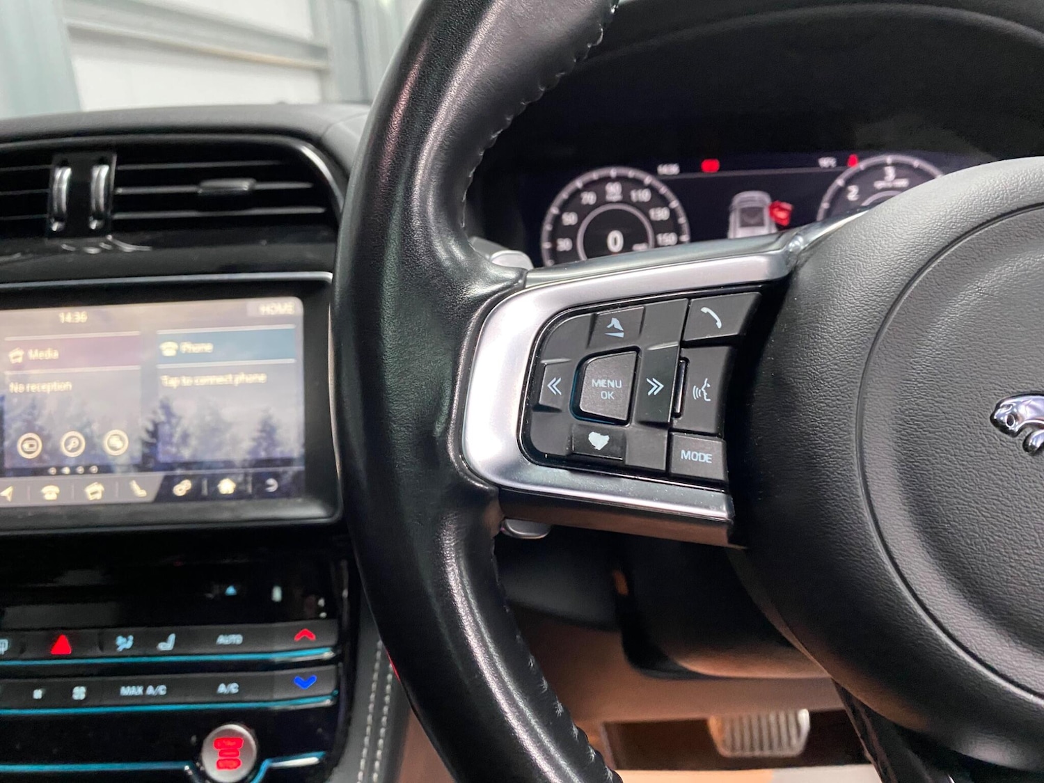 Used Jaguar F-Pace 2020 for sale - 76423558: Photo 40