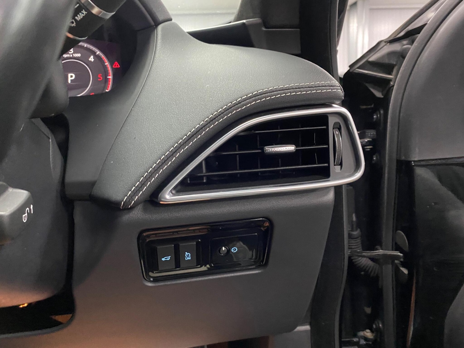 Used Jaguar F-Pace 2020 for sale - 76423558: Photo 43