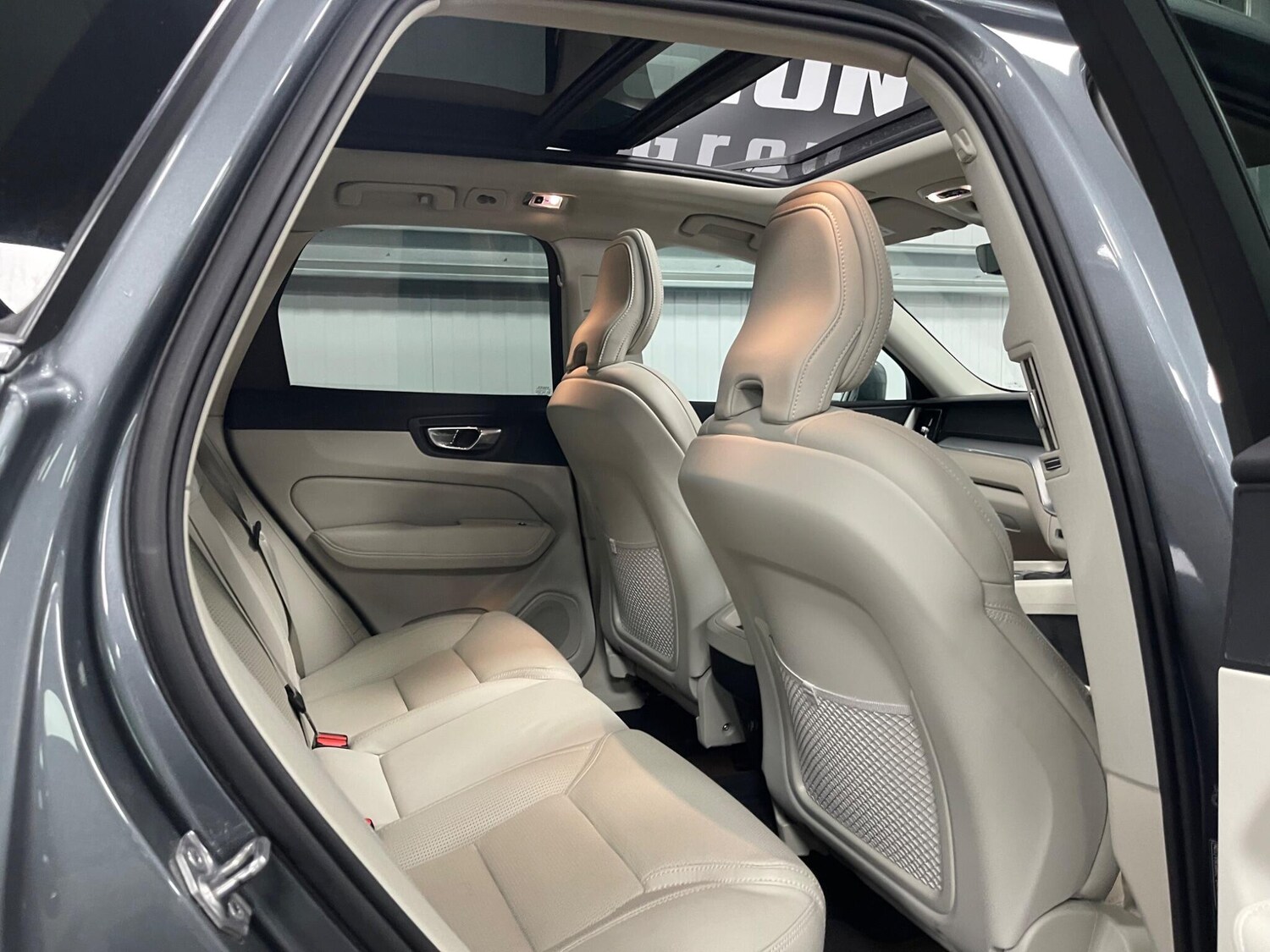 Used Volvo XC60 2018 for sale - 78157448: Photo 36