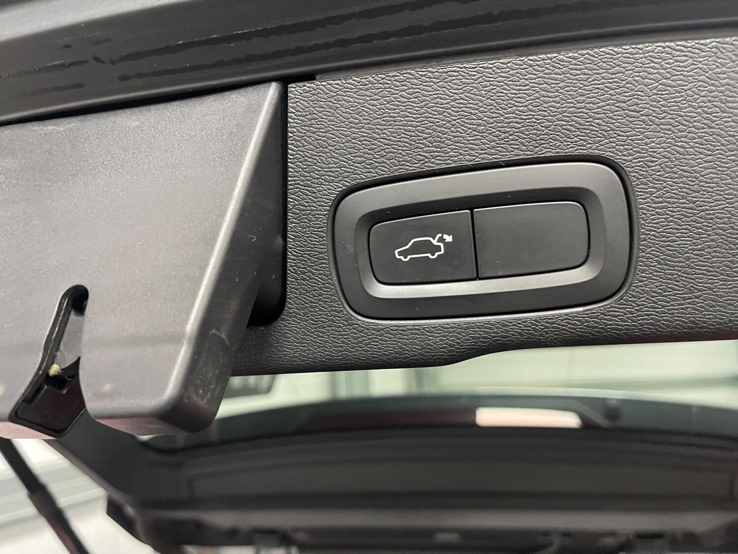 Used Volvo XC60 2018 for sale - 78157448: Photo 40