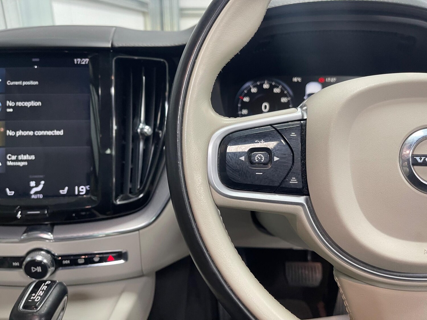 Used Volvo XC60 2018 for sale - 78157448: Photo 42