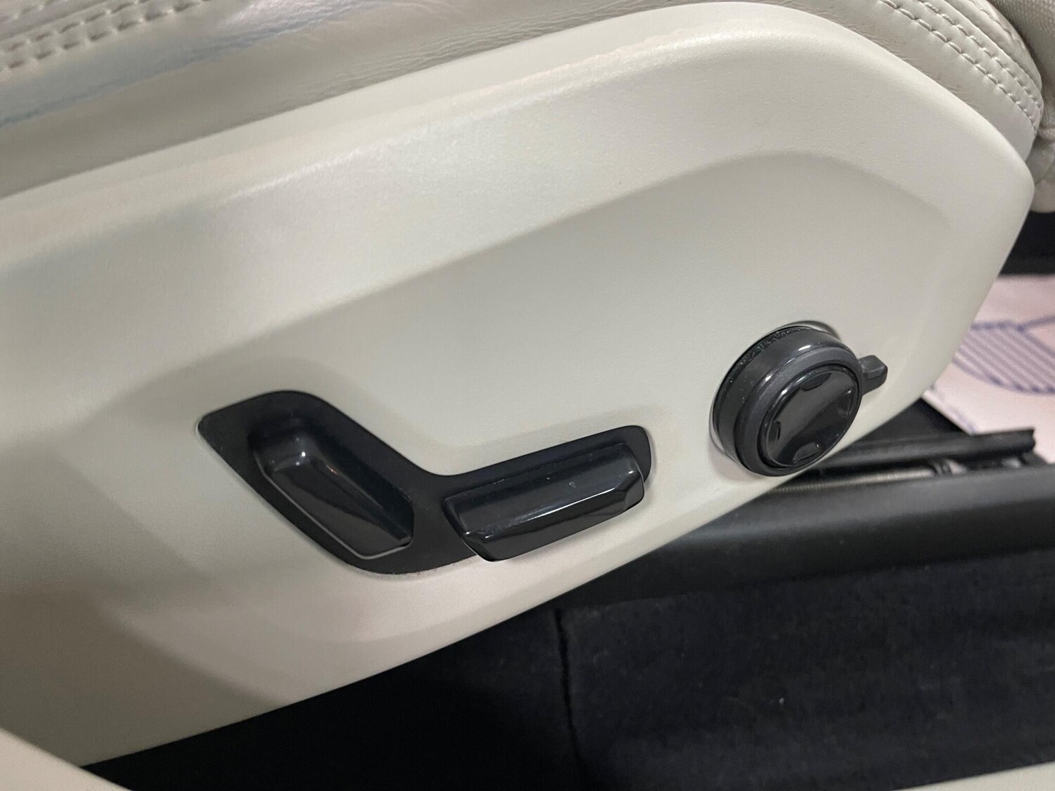 Used Volvo XC60 2018 for sale - 78157448: Photo 45