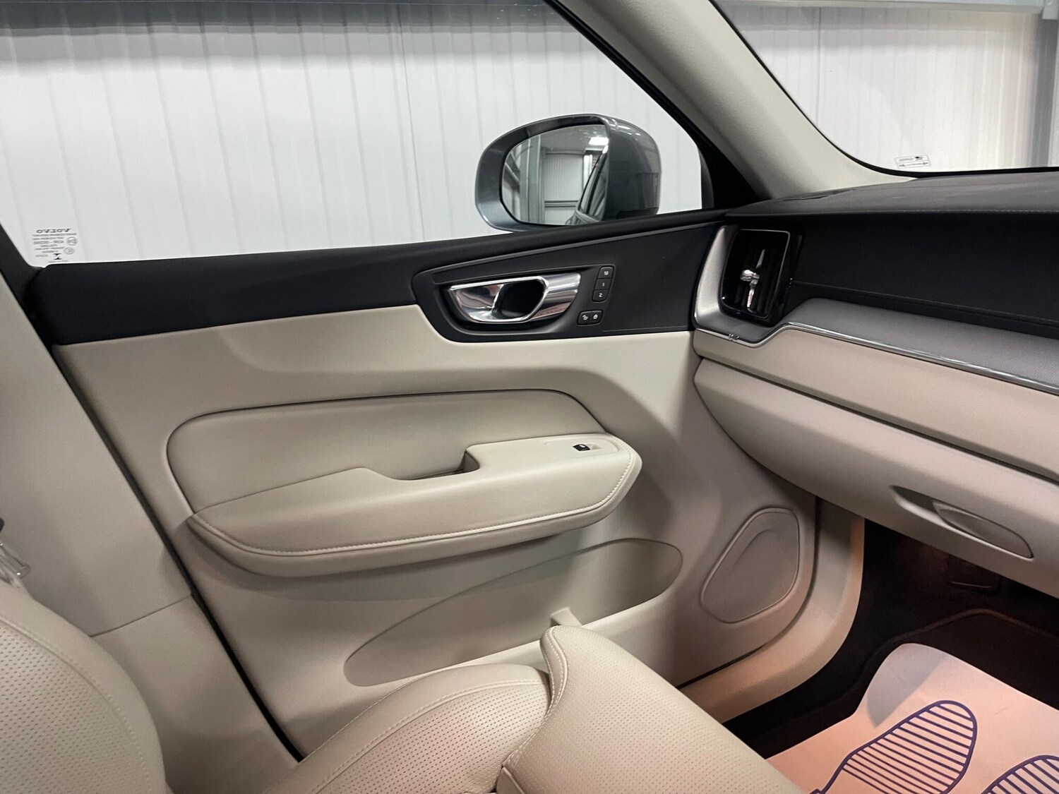 Used Volvo XC60 2018 for sale - 78157448: Photo 46