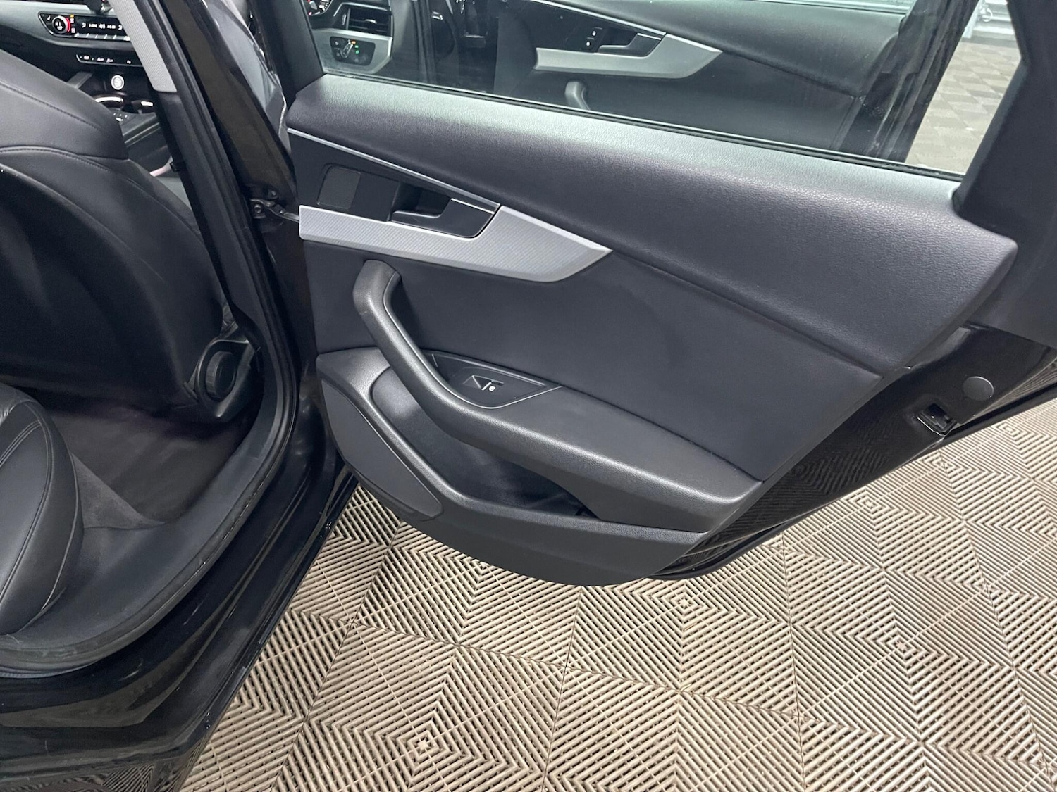 Used Audi A4 2018 for sale - 78085821: Photo 44