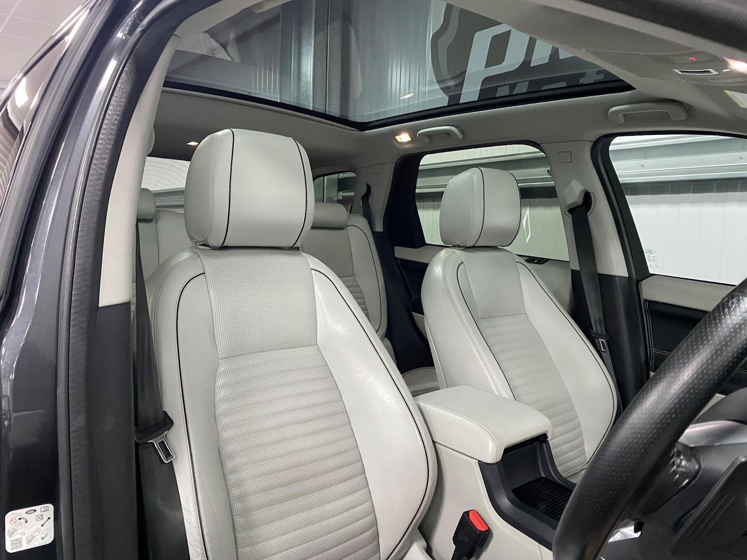 Used Land Rover Discovery Sport 2018 for sale - 76537957: Photo 31