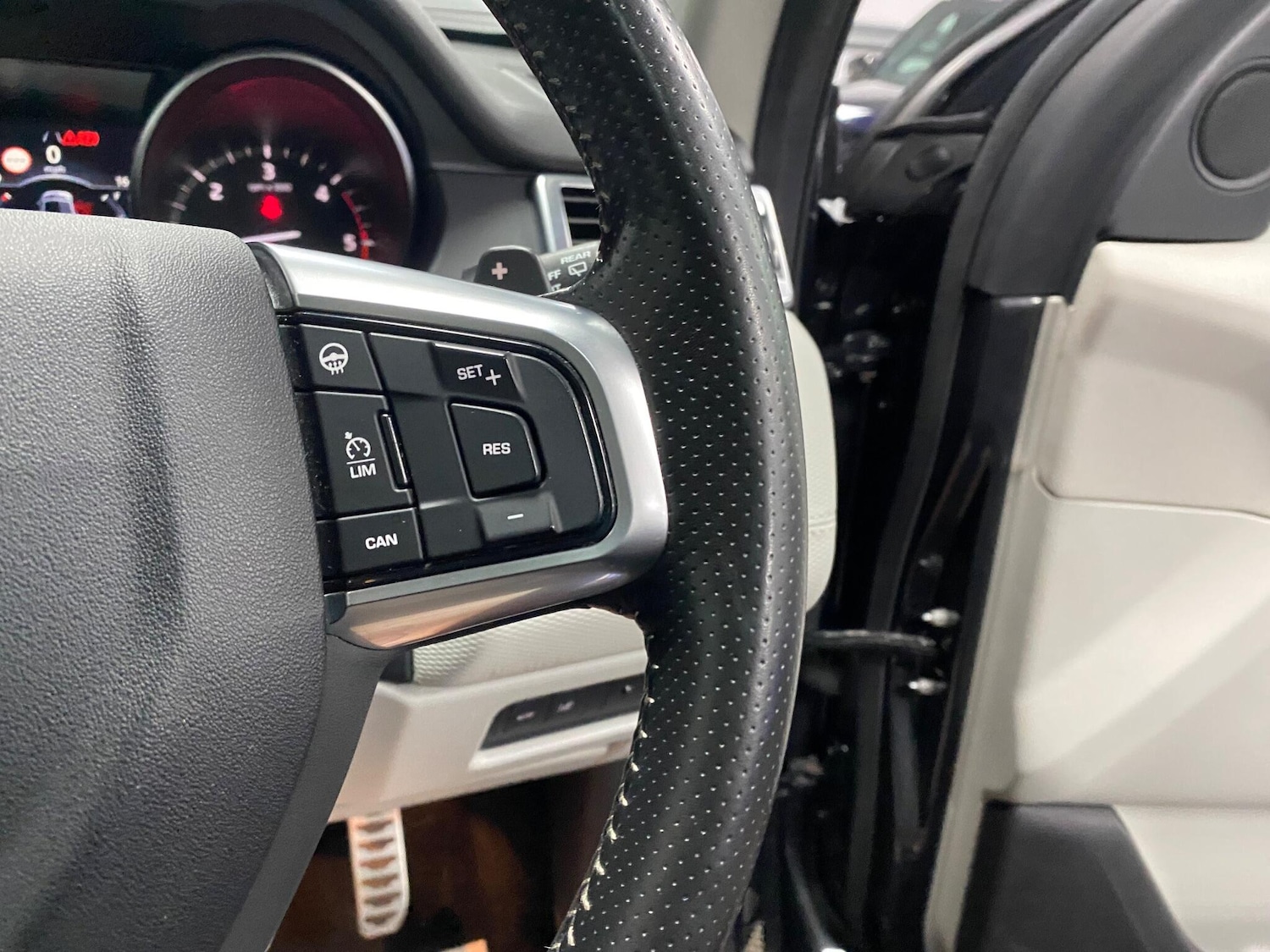 Used Land Rover Discovery Sport 2018 for sale - 76537957: Photo 44