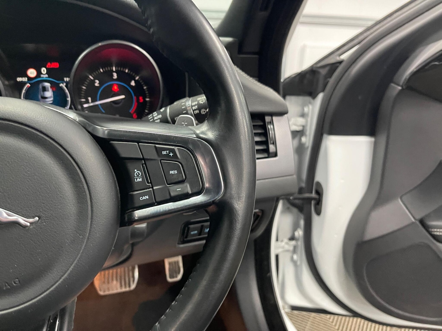 Used Jaguar XF 2018 for sale - 78085714: Photo 42