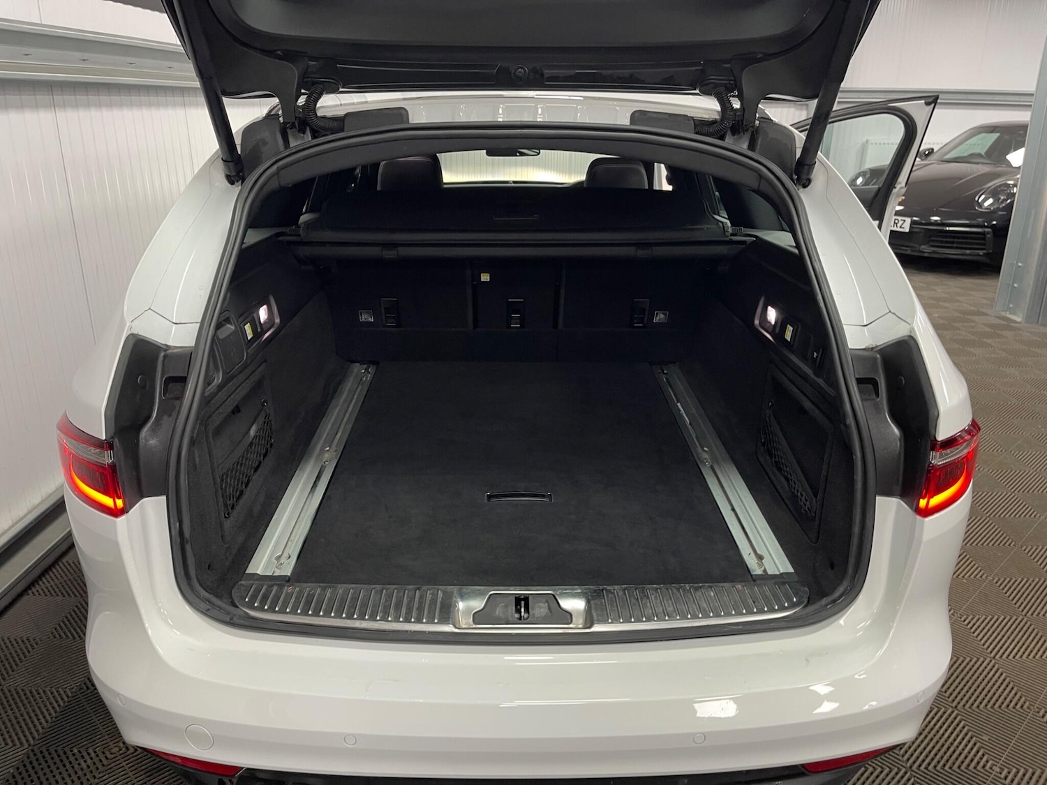 Used Jaguar XF 2018 for sale - 78085714: Photo 47