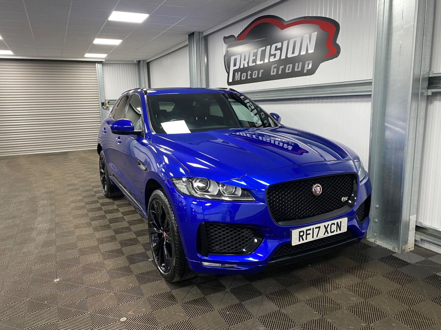 Used Jaguar F-Pace 2017 for sale - 76952502: Photo 2