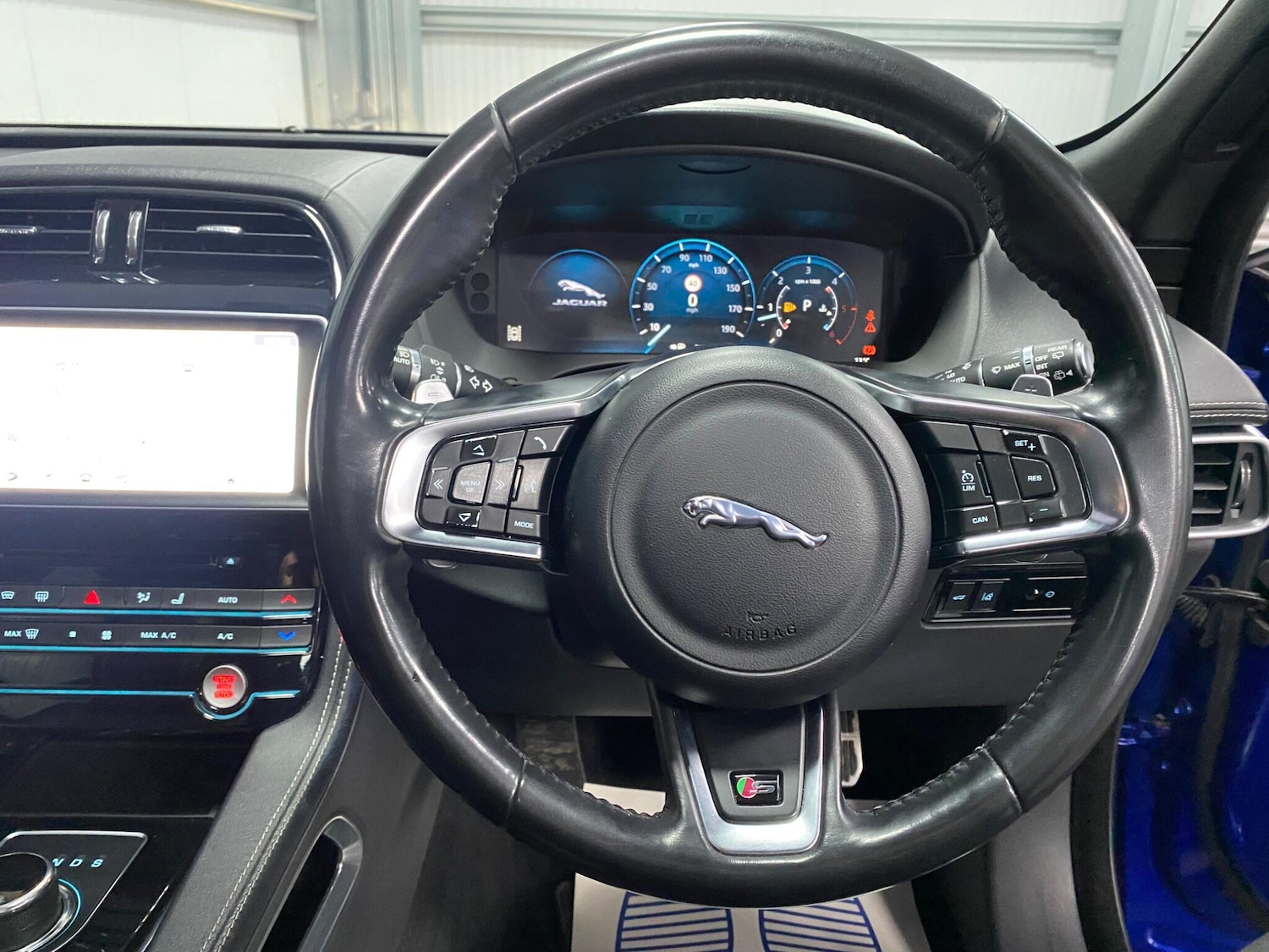 Used Jaguar F-Pace 2017 for sale - 76952502: Photo 38