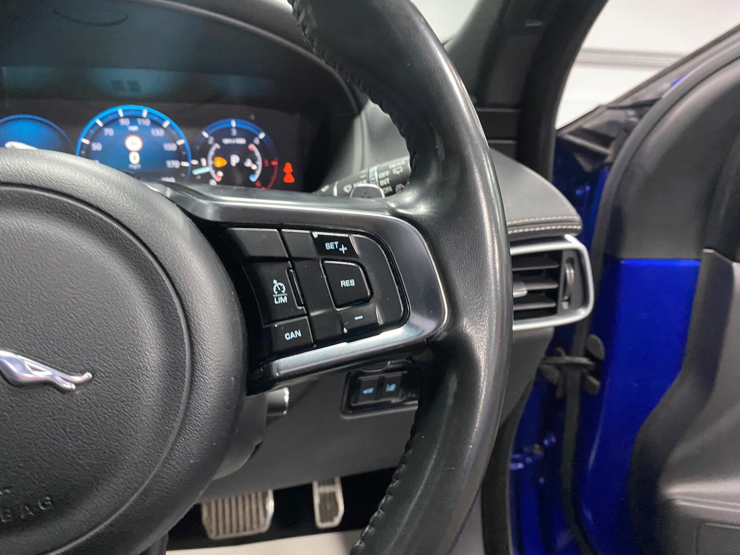 Used Jaguar F-Pace 2017 for sale - 76952502: Photo 47