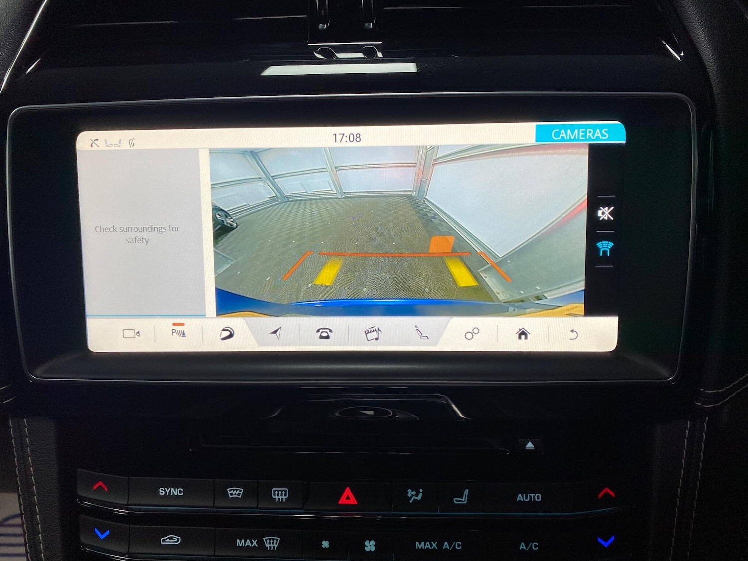 Used Jaguar F-Pace 2017 for sale - 76952502: Photo 52