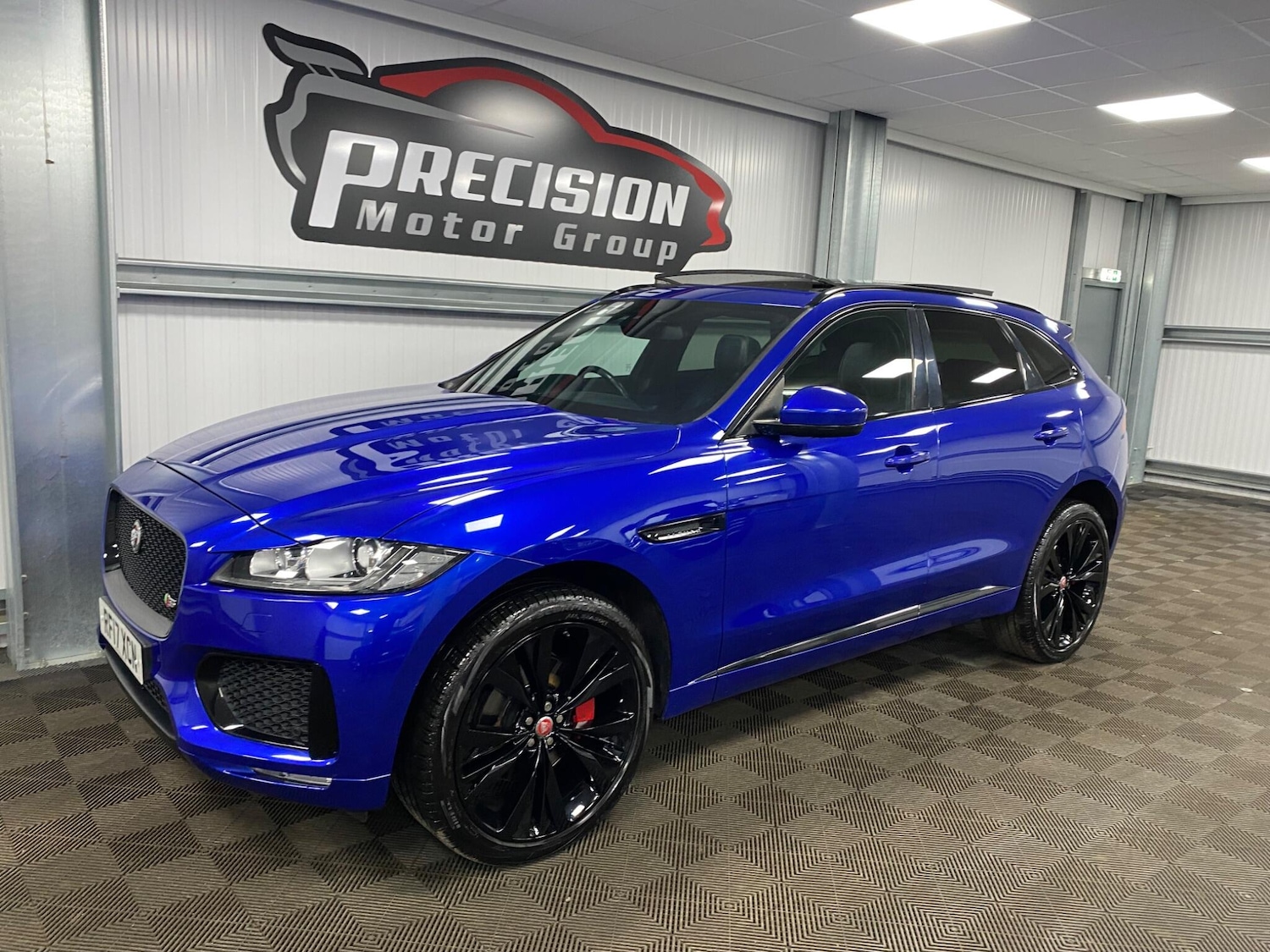 Used Jaguar F-Pace 2017 for sale - 76952502: Photo 6