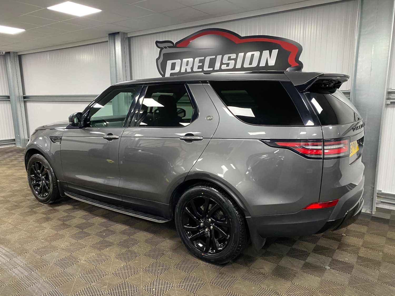 Used Land Rover Discovery 2017 for sale - 77163639: Photo 16