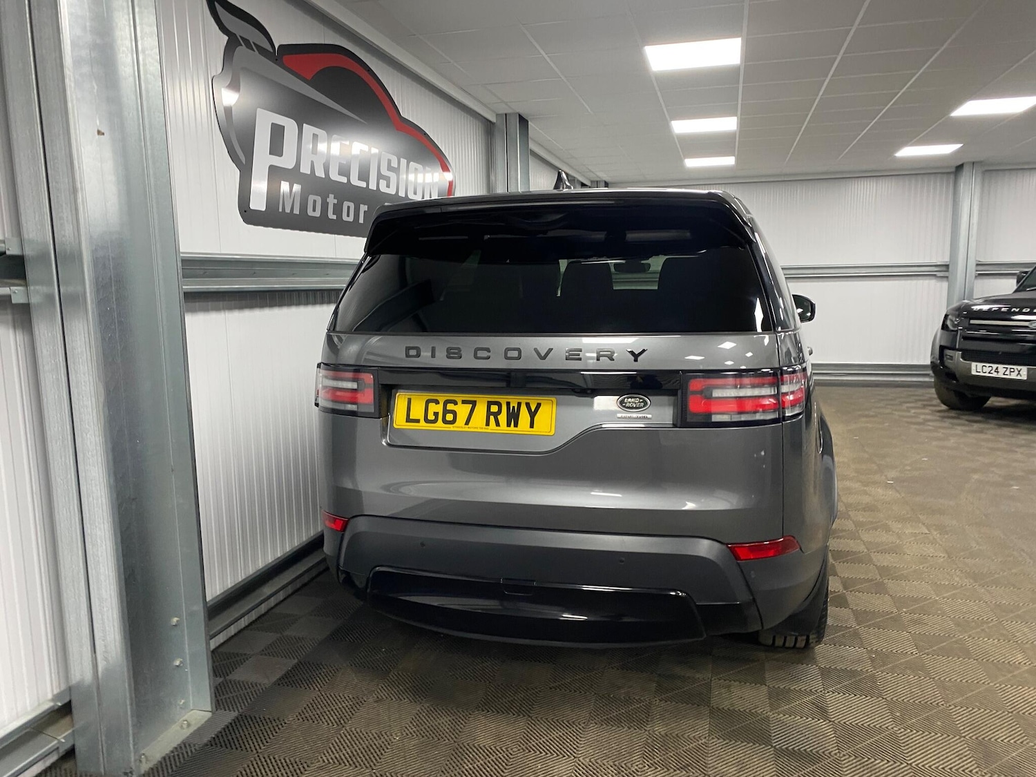 Used Land Rover Discovery 2017 for sale - 77163639: Photo 24