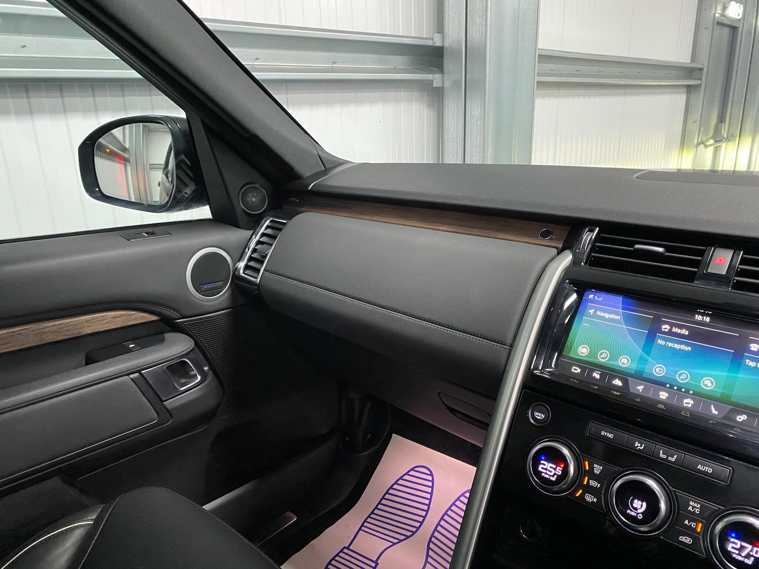 Used Land Rover Discovery 2017 for sale - 77163639: Photo 34