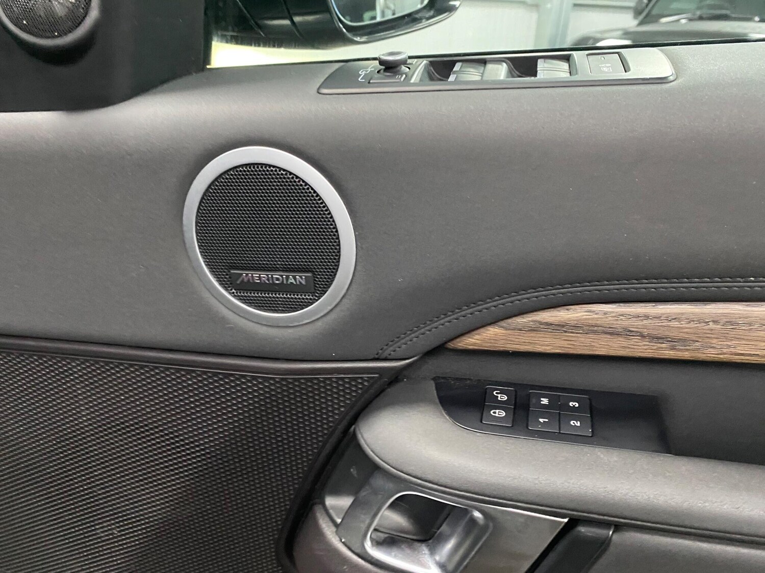 Used Land Rover Discovery 2017 for sale - 77163639: Photo 42