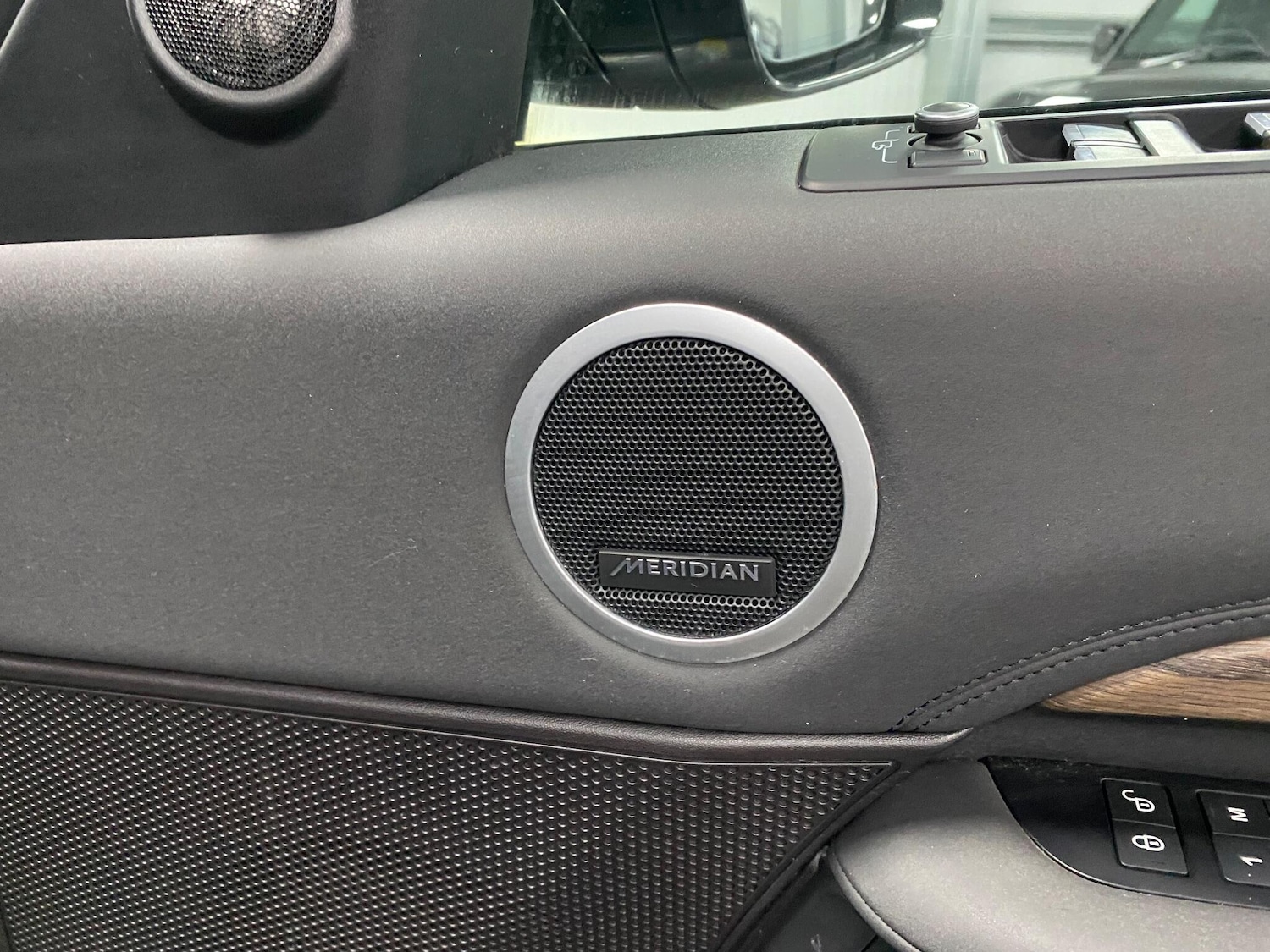 Used Land Rover Discovery 2017 for sale - 77163639: Photo 43