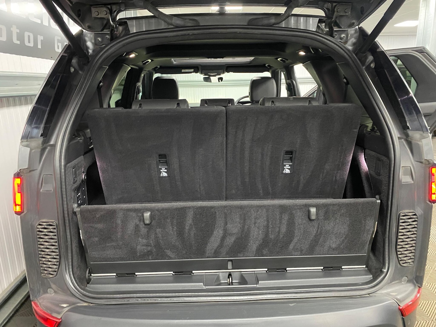 Used Land Rover Discovery 2017 for sale - 77163639: Photo 51