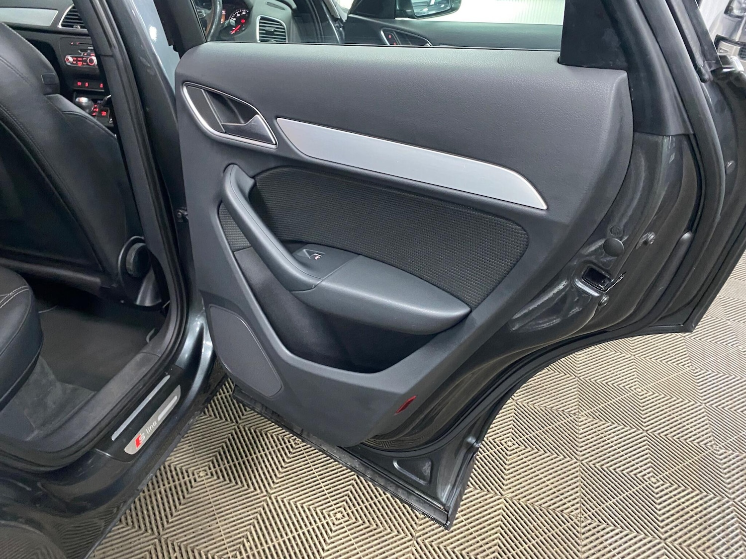 Used Audi Q3 for sale - 77229342: Photo 42