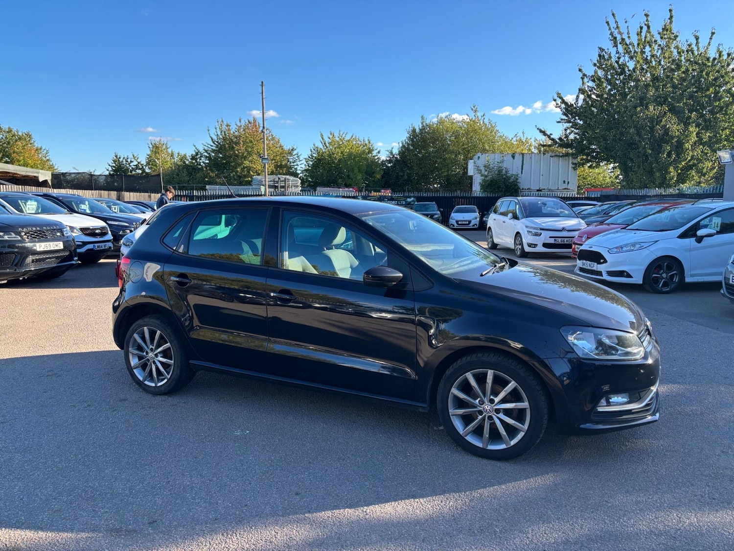 Used Volkswagen Polo 2016 for sale - 75990676: Photo 1