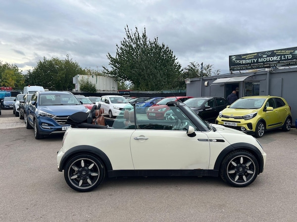 Used MINI Convertible 2007 for sale - 76042404: Photo 2