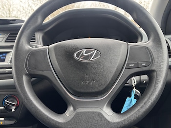 Used Hyundai i20 2016 for sale - 77066728: Photo