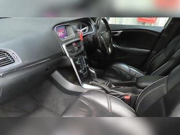 Used Volvo V40 2018 for sale - 75884241: Photo