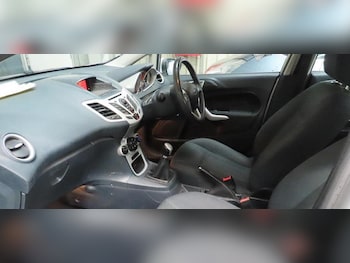 Used Ford Fiesta 2011 for sale - 76282673: Photo 2