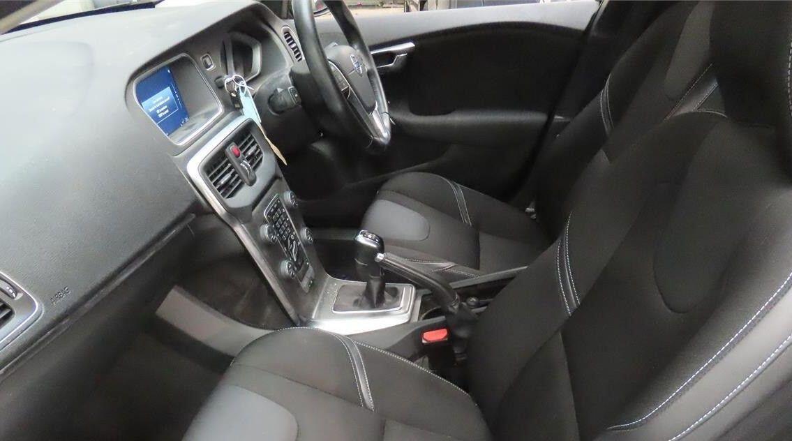 Used Volvo V40 for sale - 77229552: Photo 2