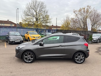 Used Ford Fiesta 2018 for sale - 76512120: Photo