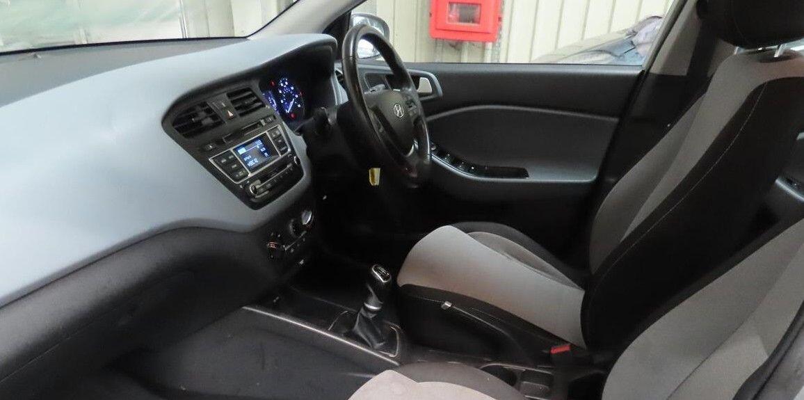 Used Hyundai i20 2015 for sale - 76348835: Photo 2