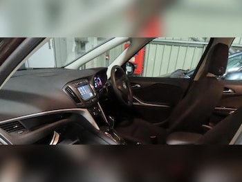 Used Vauxhall Zafira Tourer 2017 for sale - 76295033: Photo 2