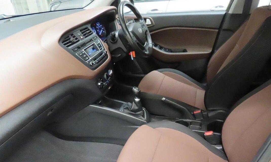 Used Hyundai i20 2015 for sale - 77970502: Photo 2