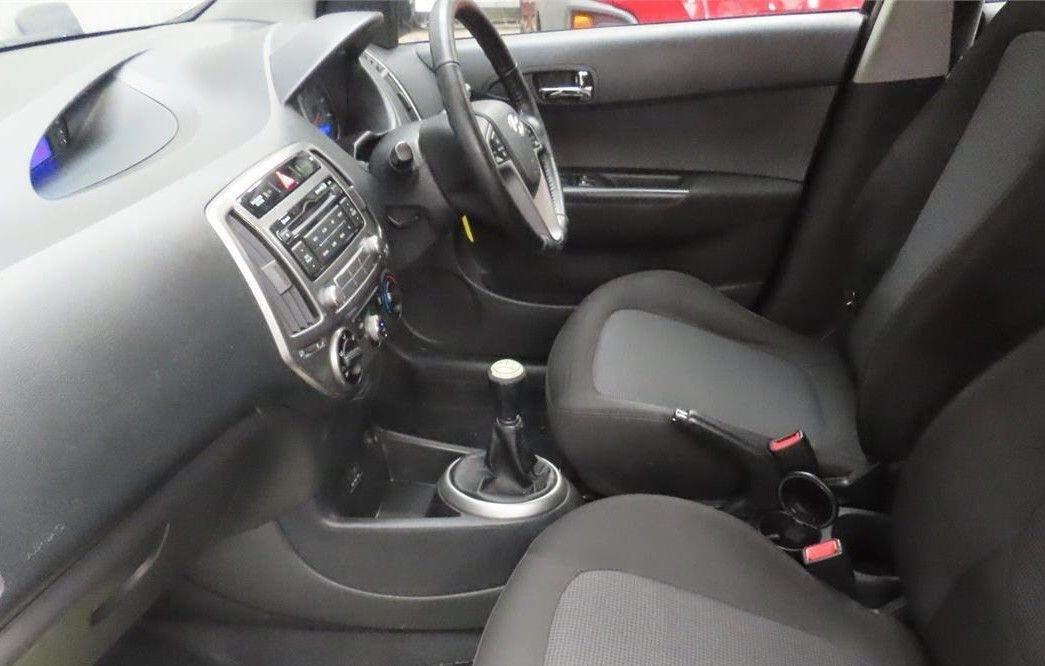 Used Hyundai i20 2013 for sale - 77377259: Photo 2