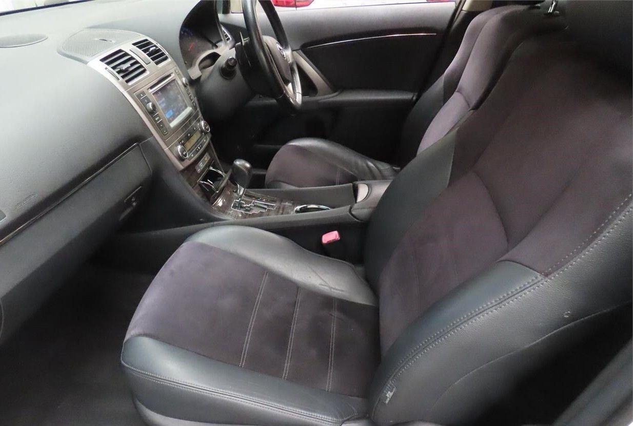 Used Toyota Avensis 2013 for sale - 76942659: Photo 2