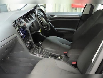Used Volkswagen Golf 2018 for sale - 79012542: Photo