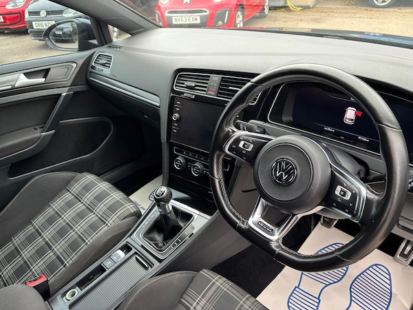 Used Volkswagen Golf 2017 for sale - 76294794: Photo 8