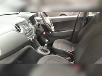 Used Hyundai i10 2017 for sale - 78609441: Photo