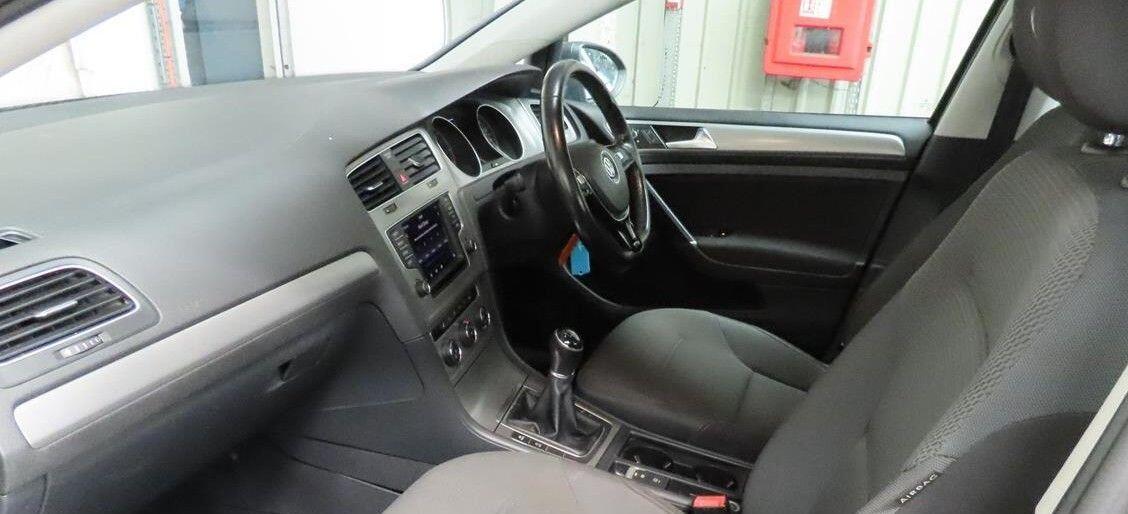 Used Volkswagen Golf 2017 for sale - 76424641: Photo 2