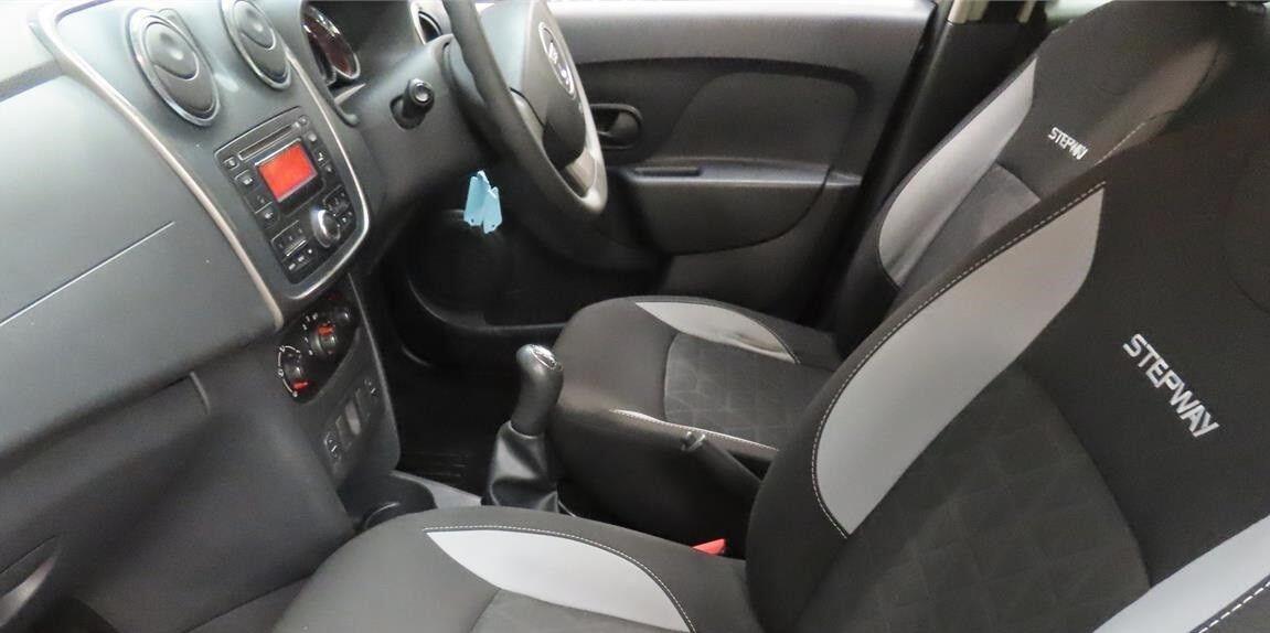 Used Dacia Sandero Stepway 2015 for sale - 77215731: Photo 2
