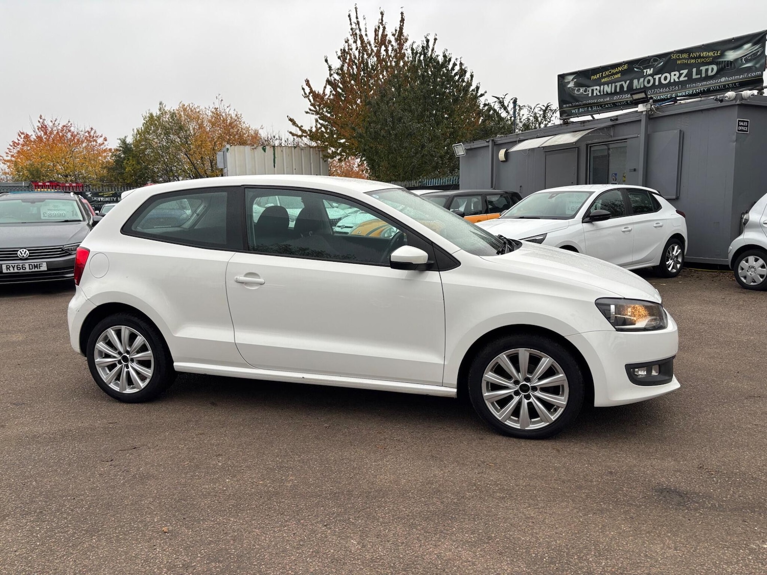 Used Volkswagen Polo 2011 for sale - 76512422: Photo 1