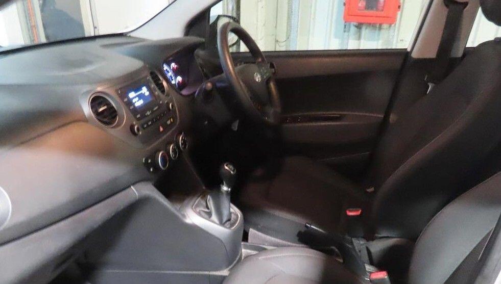 Used Hyundai i10 2018 for sale - 76935796: Photo 2
