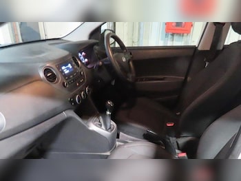 Used Hyundai i10 2018 for sale - 76935796: Photo