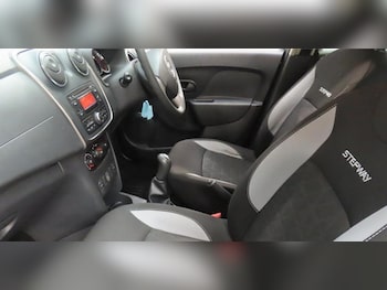Used Dacia Sandero Stepway 2015 for sale - 77704862: Photo
