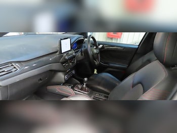 Used Ford Focus 2020 for sale - 76108391: Photo 2
