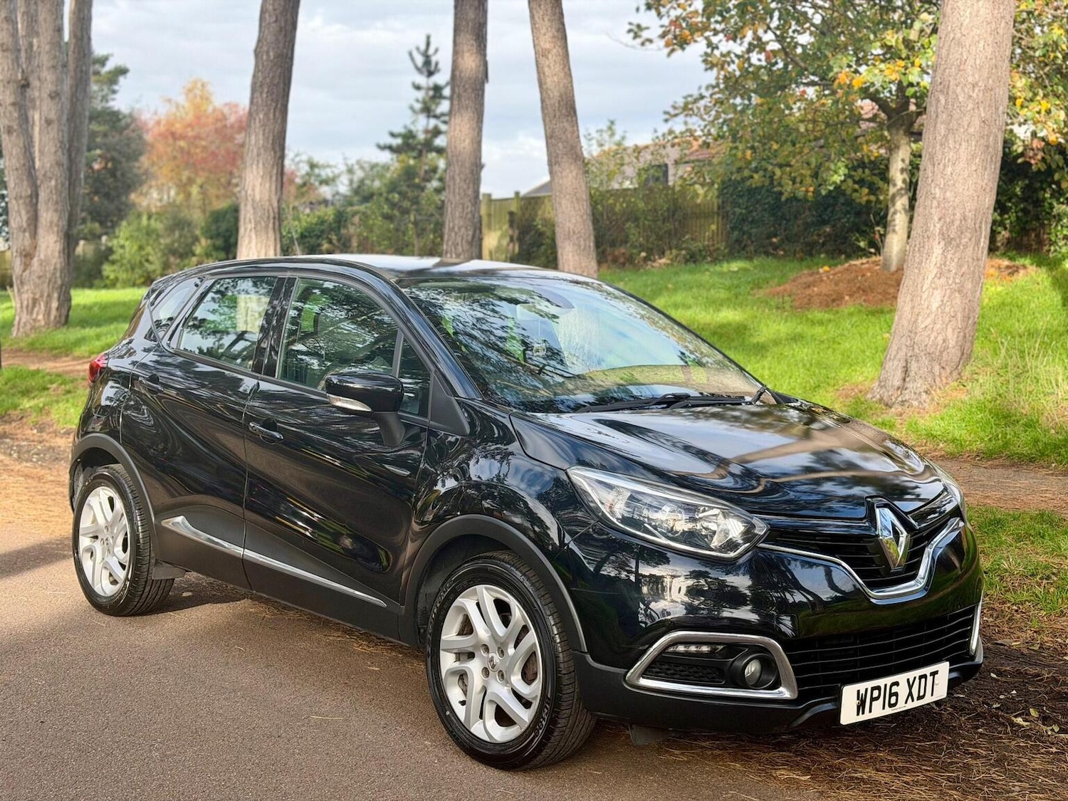 Used Renault Captur 2016 for sale - 76744123: Photo 2