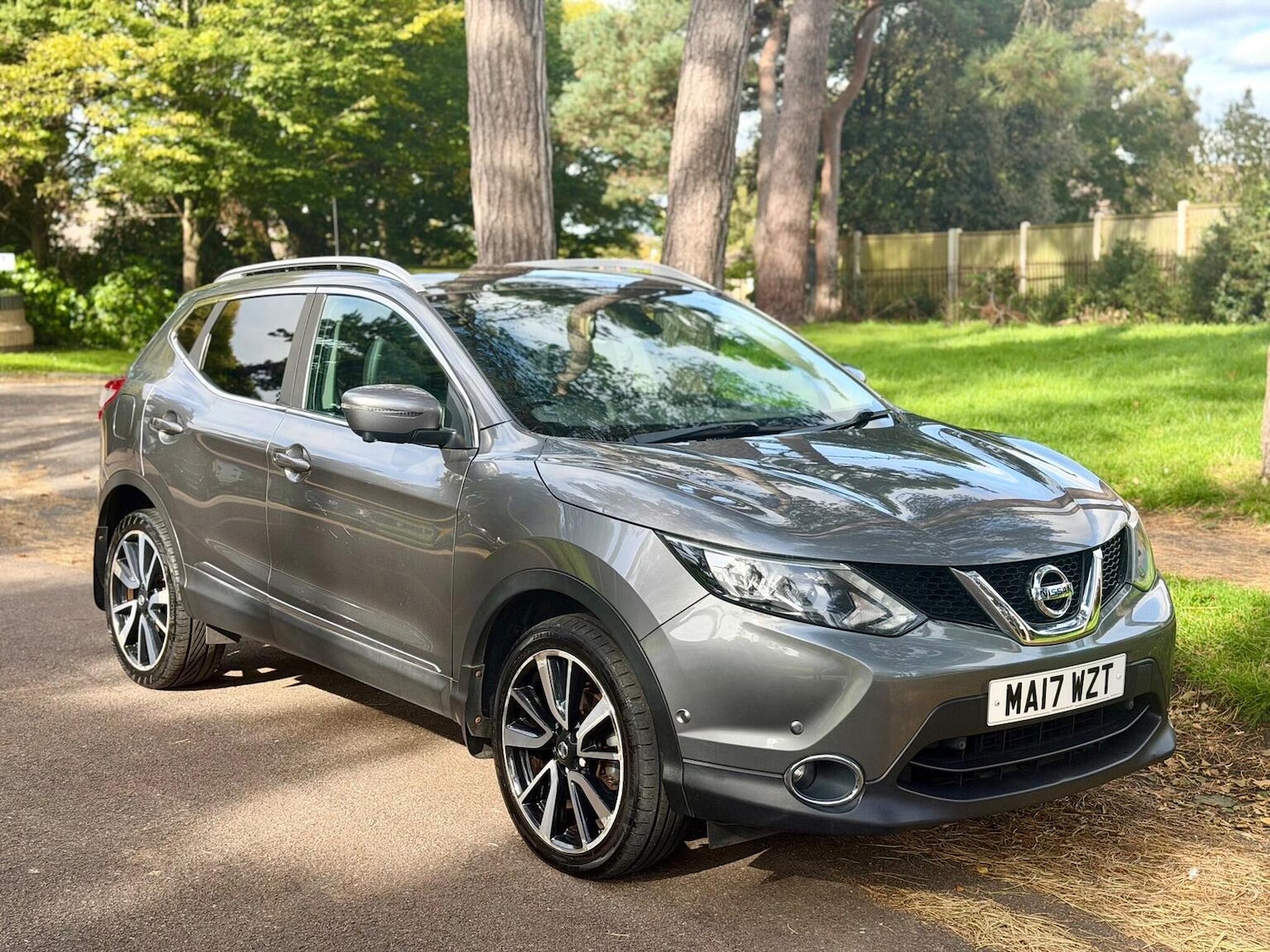 Used Nissan Qashqai 2017 for sale - 76744135: Photo 2