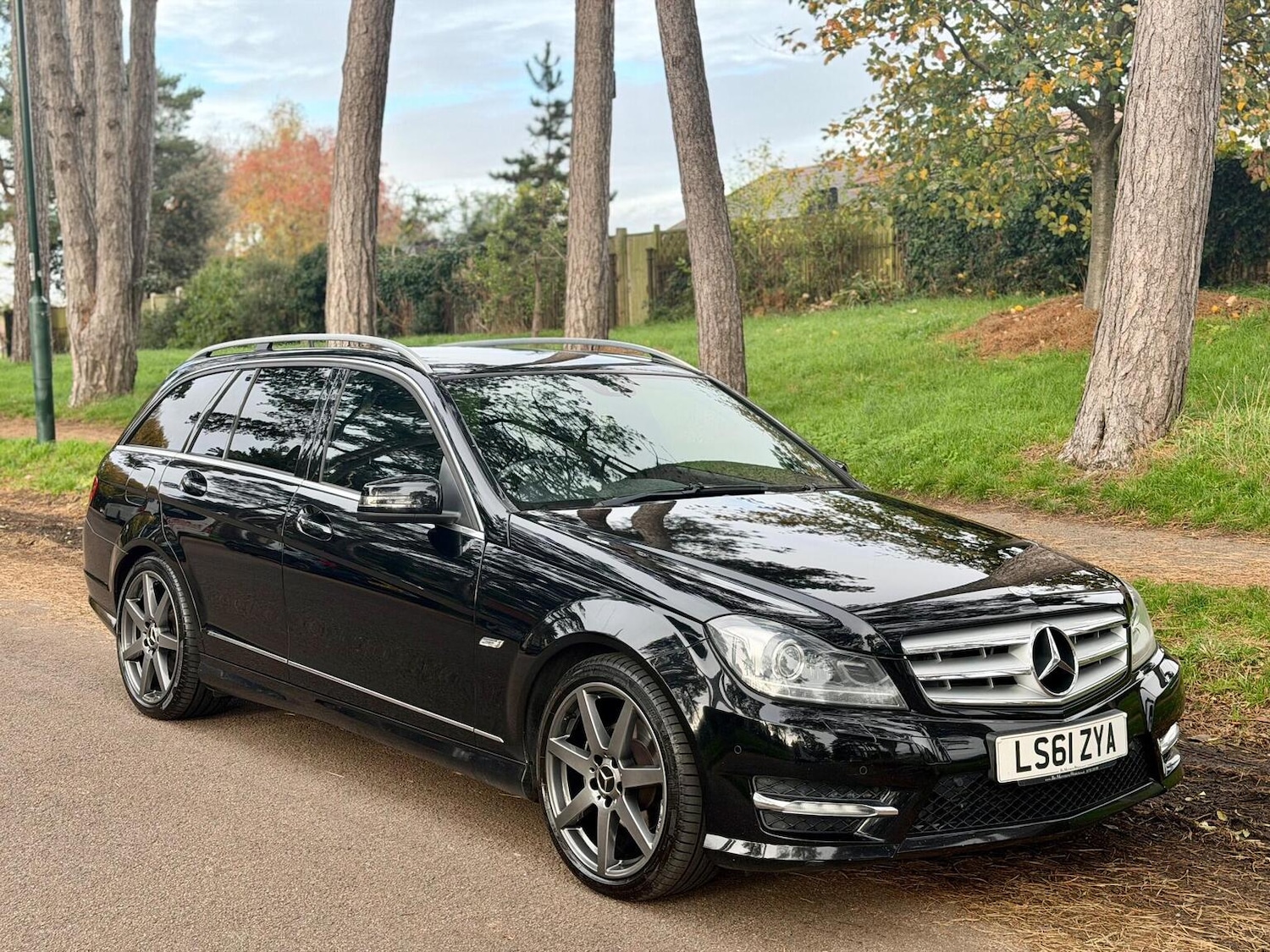 Used Mercedes-Benz C Class 2011 for sale - 76744121: Photo 2